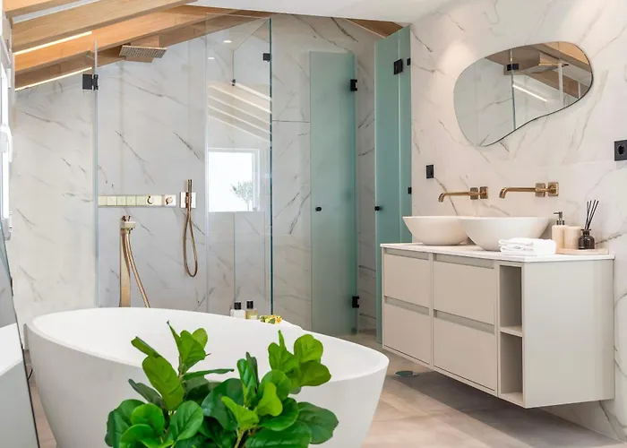 224 -luxury Selection- Puerto Banus Front Line Duplex Penthouse شقة